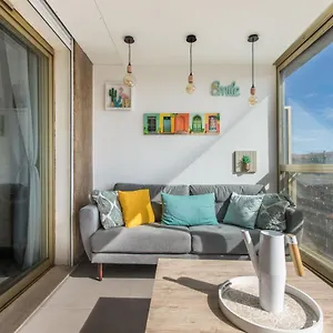 Lb Vacation I Admire Panoramic Ocean Views Through Walls Of Windows Appartement Cannes